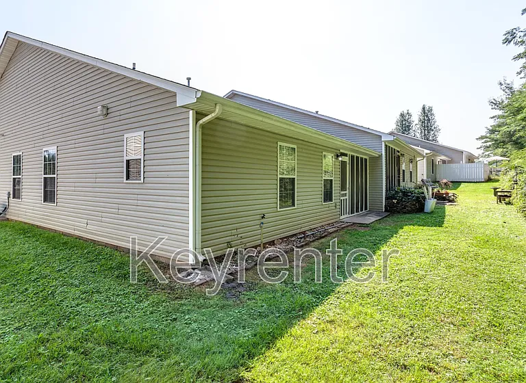947 Spring Park Rd — Photo 2