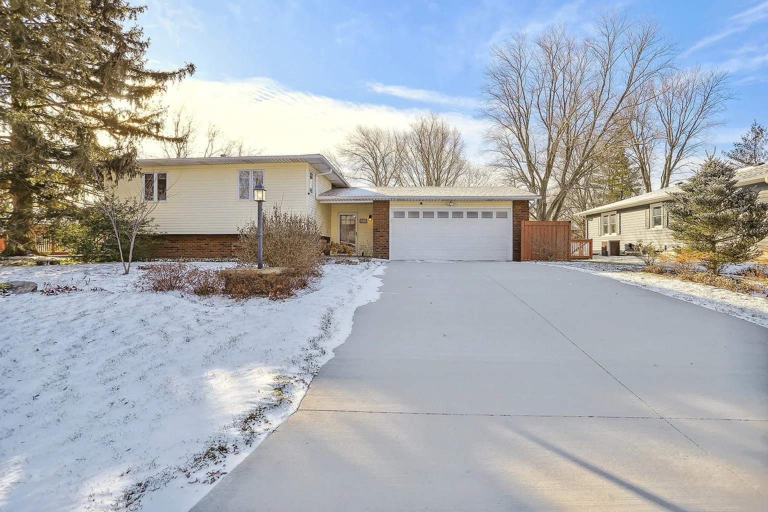 2505 Valkar Ln photo 1