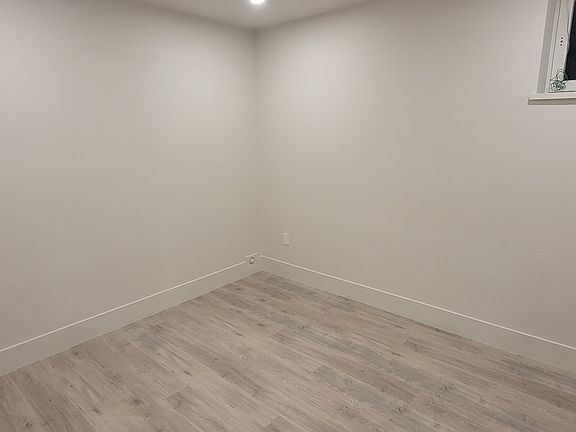 4th image of 5813 Canada Way