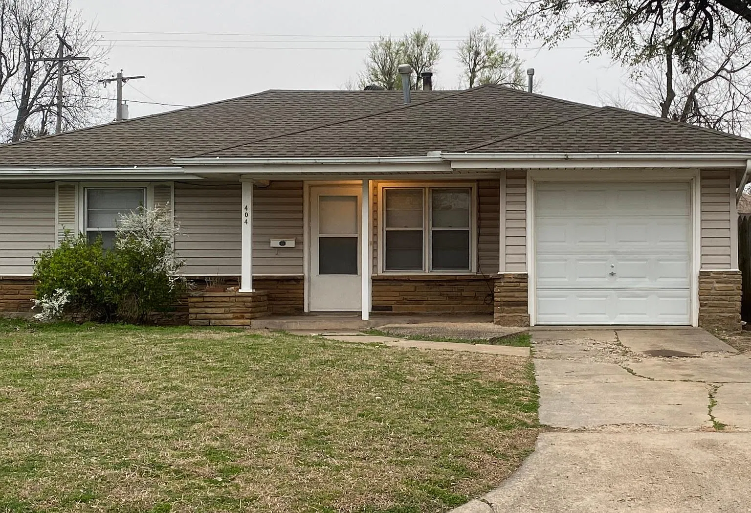 404 Draper Dr — Photo 1
