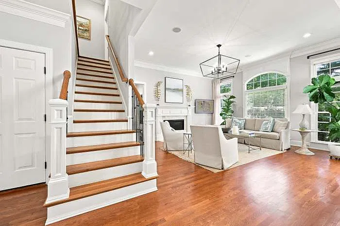 4 bed, 3265 sqft, $3,301 — Photo 3