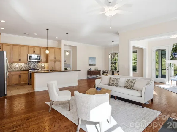 495 Granite Lake Ct, Denver, NC 28037