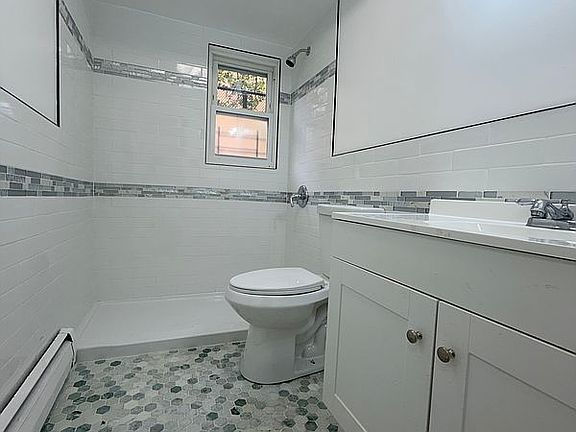 4th image of 1025 E 103rd St
