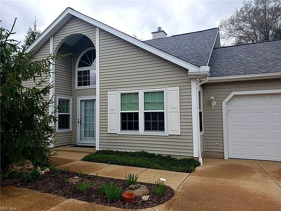 2nd image of 420 Vista Ln
