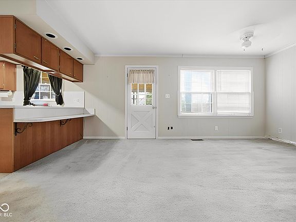 5th image of 1576 Crest Dr