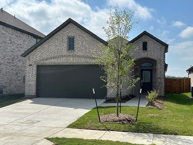 1st image of 311 Green Gables Dr