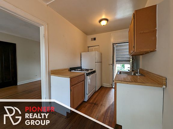 4th image of 1101 W Wellington Ave APT 1-2950