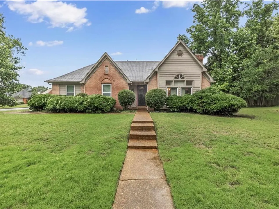 8444 Kings Trail Dr