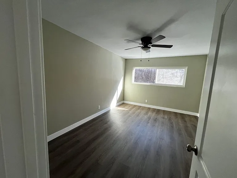 2680 E 19th St #4 — Photo 13
