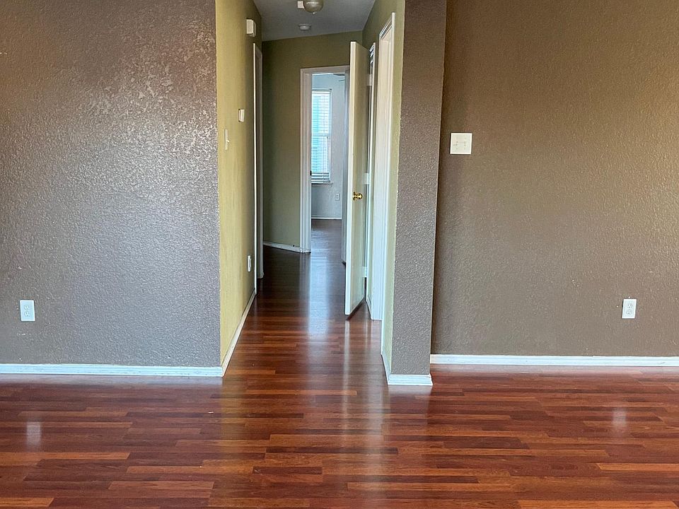 1st image of 1044 Carlsbad Dr