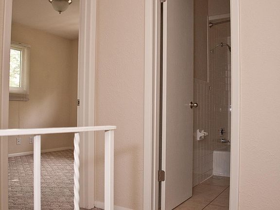 5th image of 205 Eisenhower Dr APT 3
