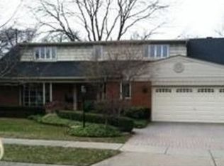 743 N Rosedale Ct, Grosse Pointe Woods, MI 48236