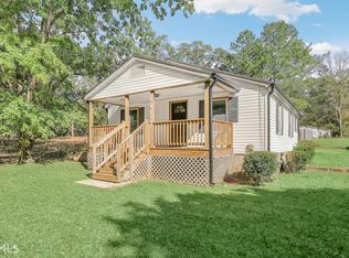 16 Farmer St, Newnan, GA 30263