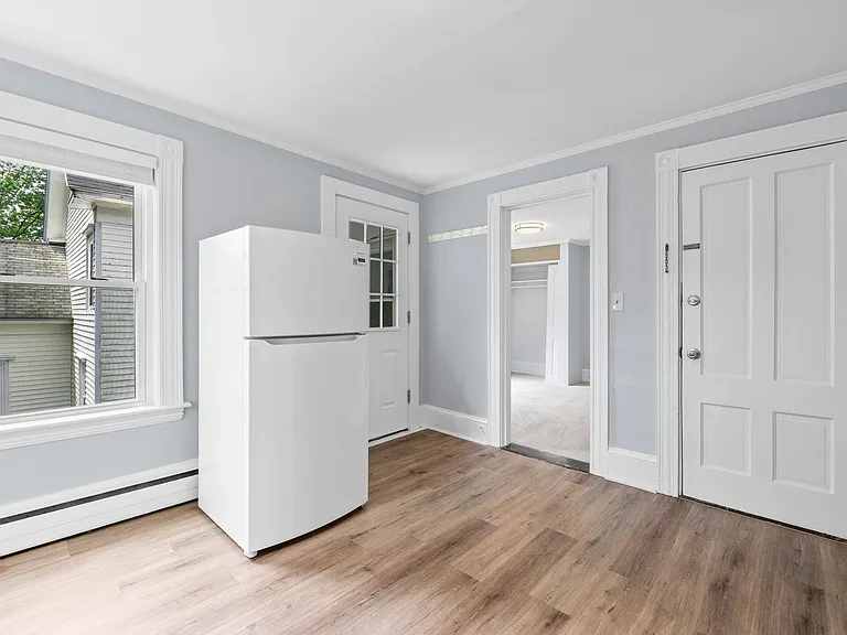 10 Pine St #12 — Photo 9