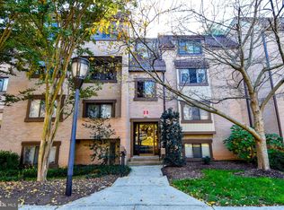 1669 Parkcrest Cir APT 400, Reston, VA 20190