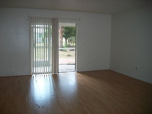 1st image of 4805 Tarpon Ct #B