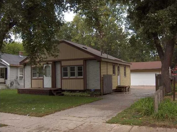 323 Maplelawn St SE, Kentwood, MI 49548