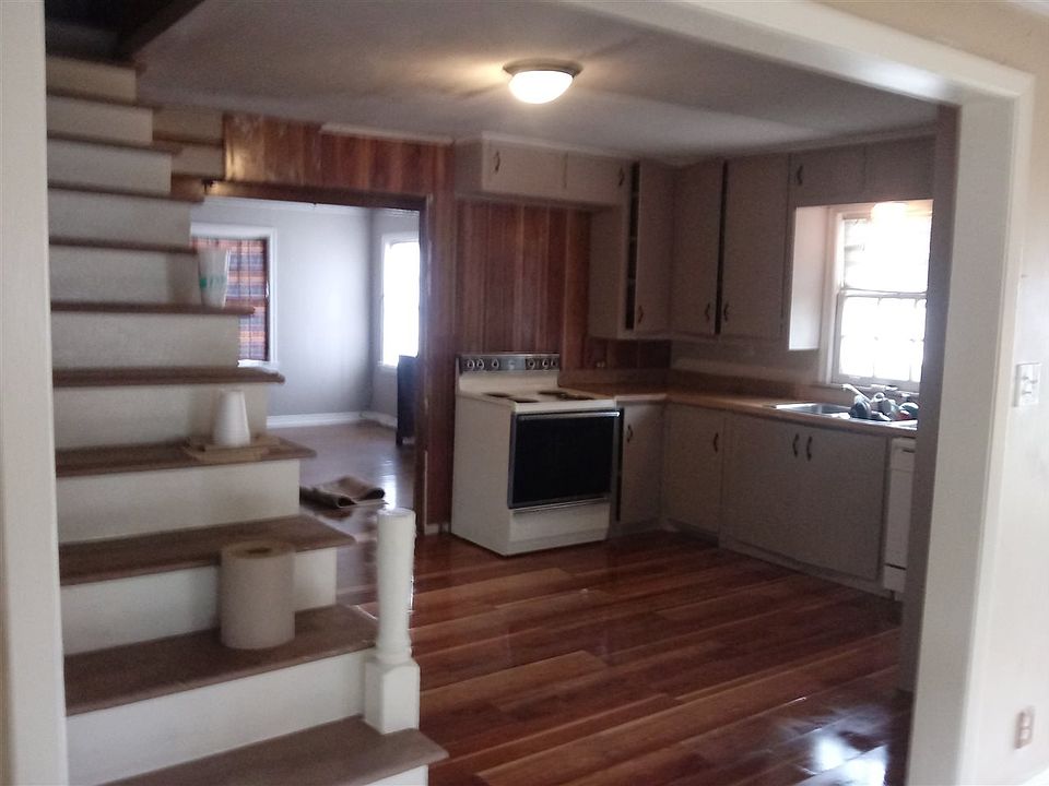 2nd image of 1120 Jackson Ave