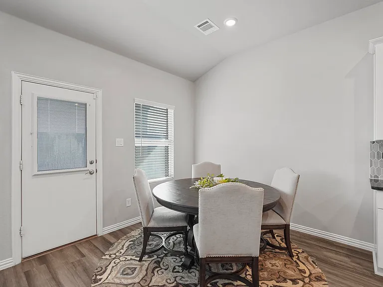 1004 Mamavic Ln — Photo 10