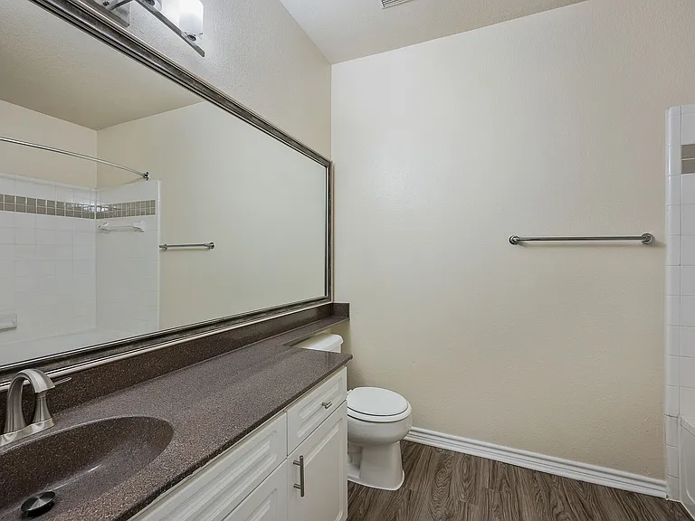 Lake Pointe Apts — Photo 21