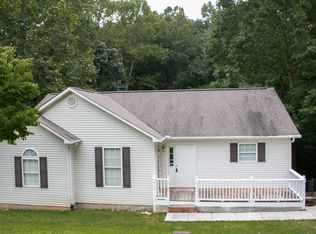 321 Yoakum Cir, Caryville, TN 37714