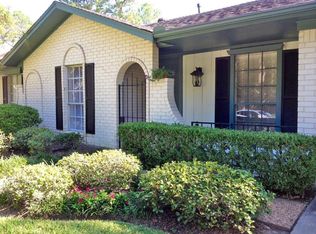 13811 Saint Marys Ln, Houston, TX 77079