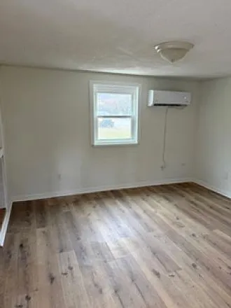 215 E Hickman St — Photo 9