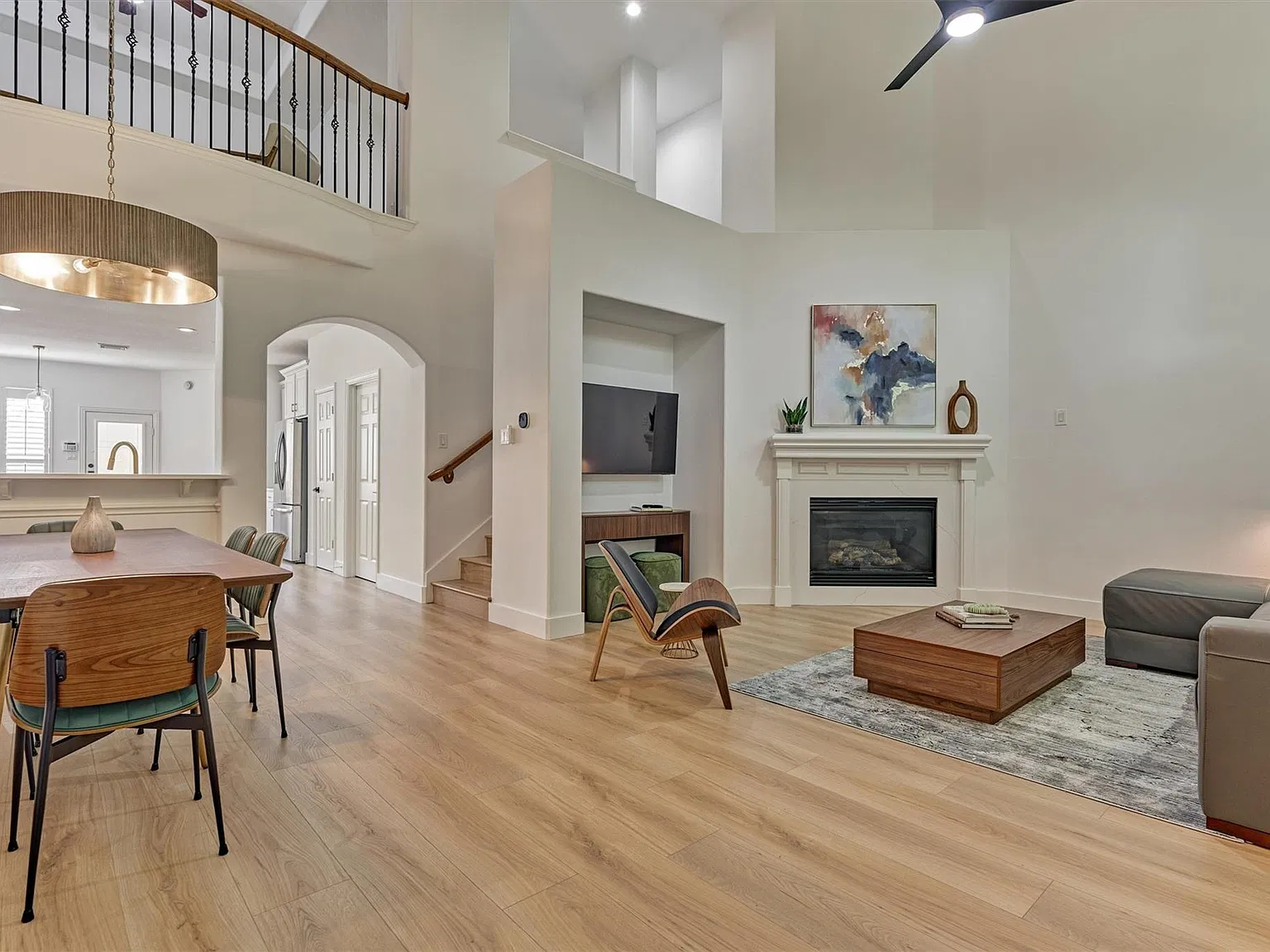 3 bed, 2.5 bath, 2129 sqft, $4,750 — Photo 4