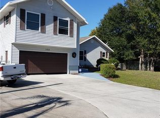 104 22nd St NE, Bradenton, FL 34208