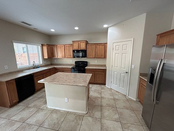 3rd image of 26066 W Yukon Dr