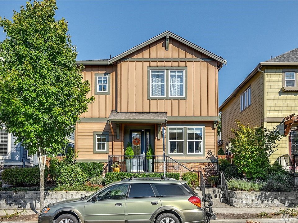 1st image of 1592 14th Pl NE