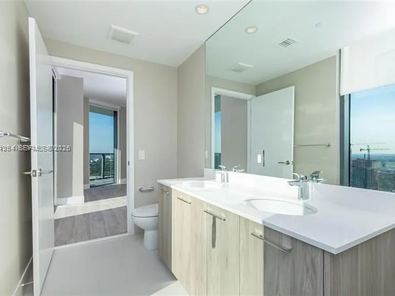 501 NE 31st St #3910 — Photo 32