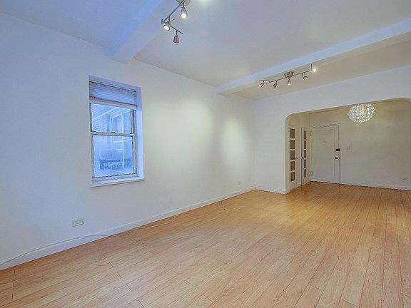 4th image of 67-66 108th St Unit C4