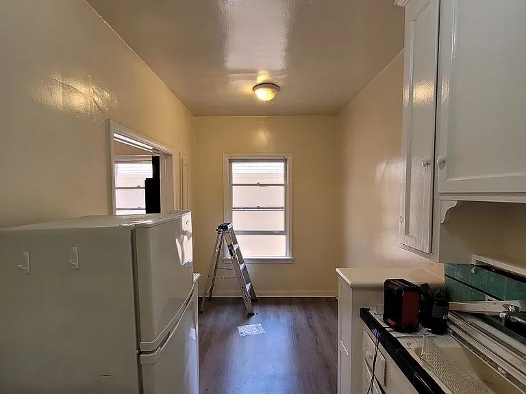 657 Cochran — Photo 30