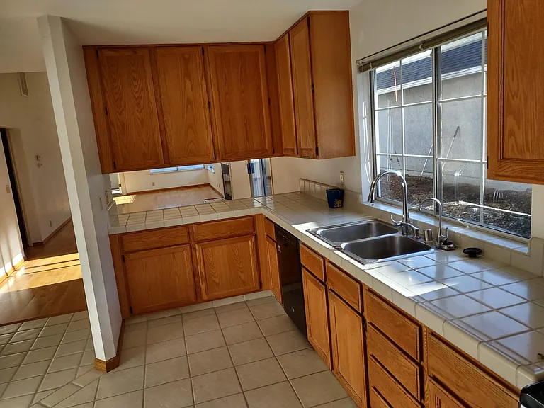 985 Bluebell Way — Photo 12