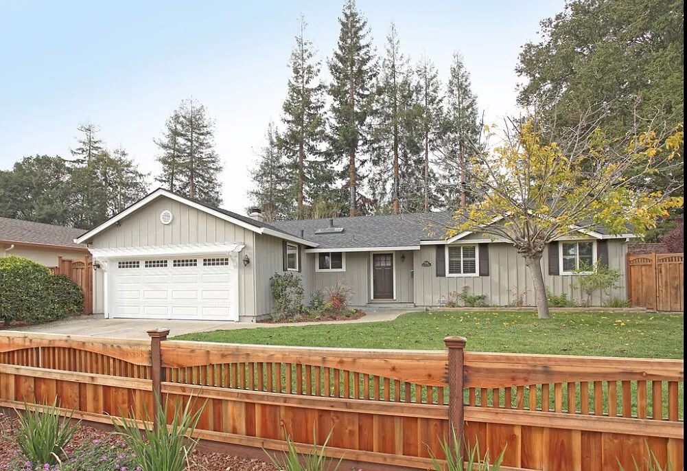 15561 Flintridge Dr photo 1