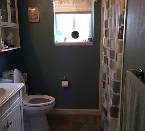 New floor& paint in bathroom