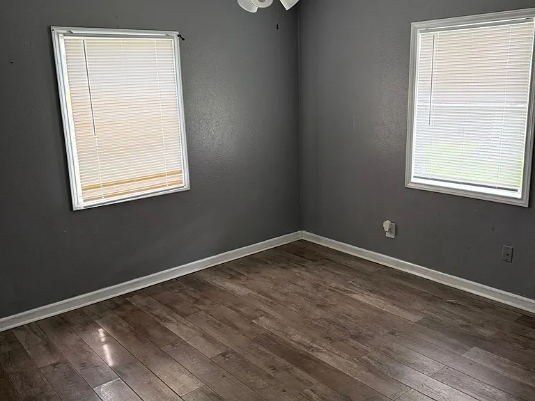 310 S Farragut Ave — Photo 5