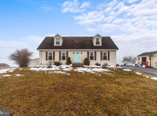 94 Tulip Ct, Falling Waters, WV 25419