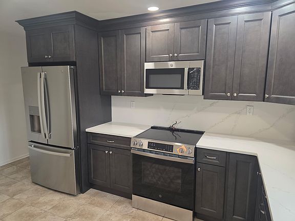4th image of 435 Steinway Rd #2