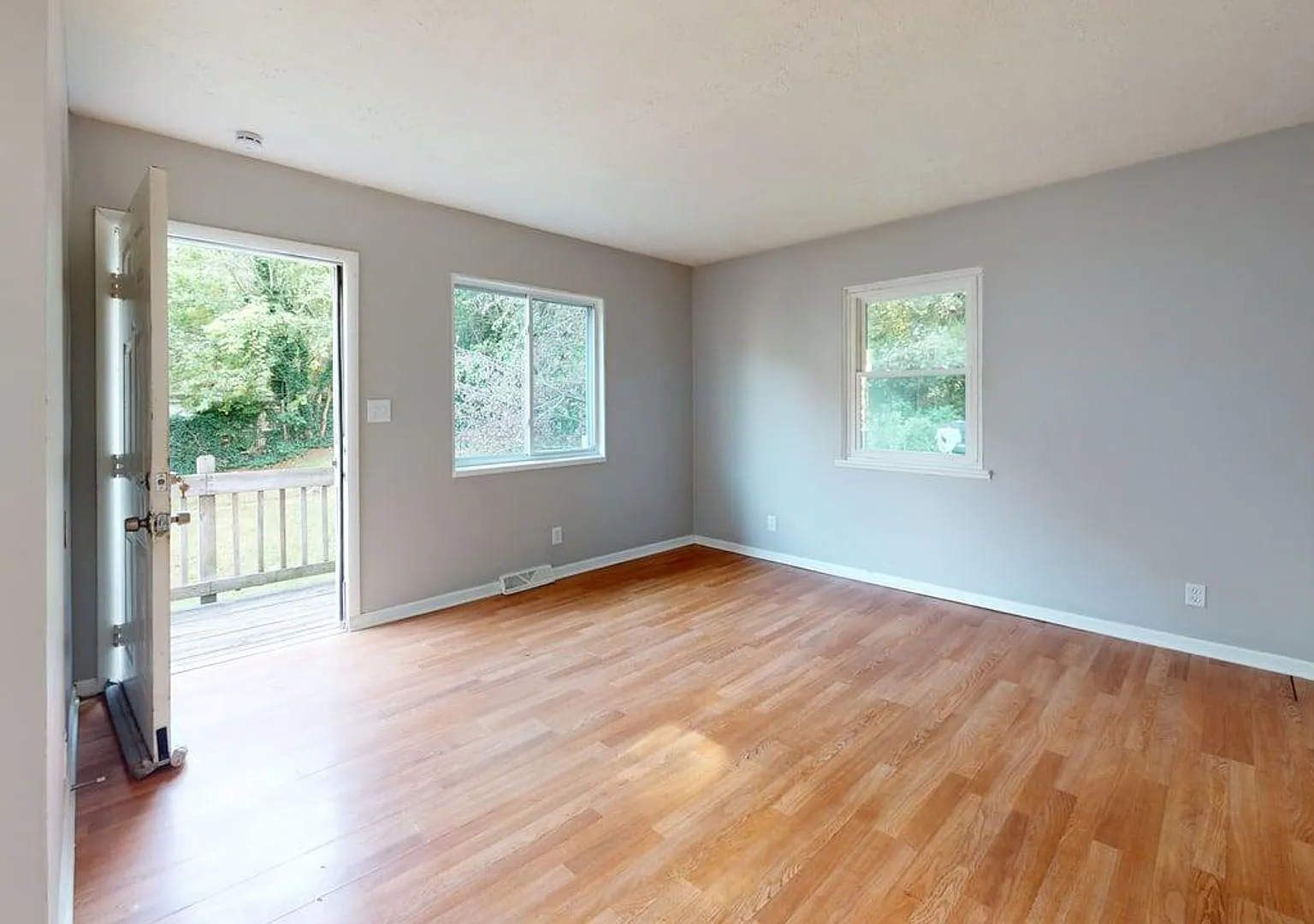 1694 Manchester Rd — Photo 1