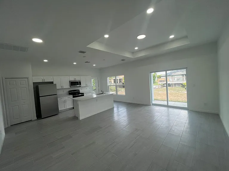 751 Crystal Ave S — Photo 10