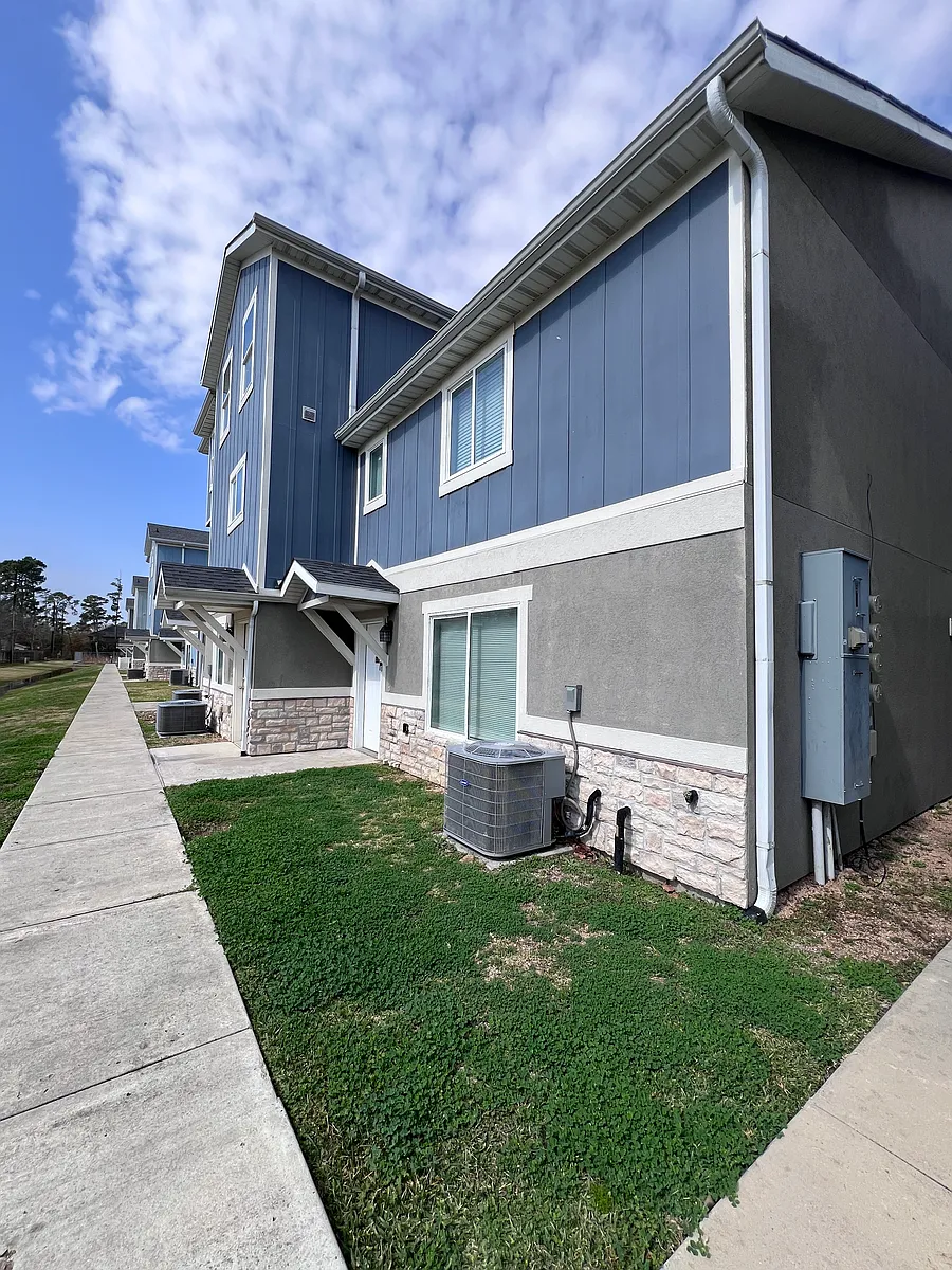 Building Photo - 10535 Mills Rd #2D