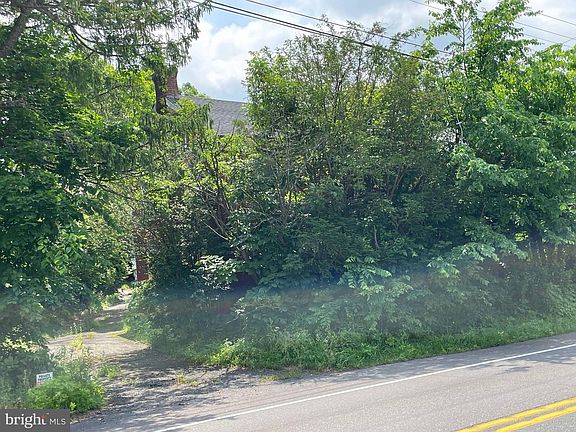 2nd image of 1331 N Gravel Pike