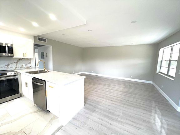 2nd image of 171 Ellesmere #C