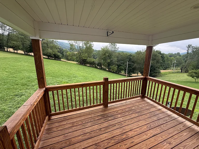 1070 Blue Grass Trl — Photo 10