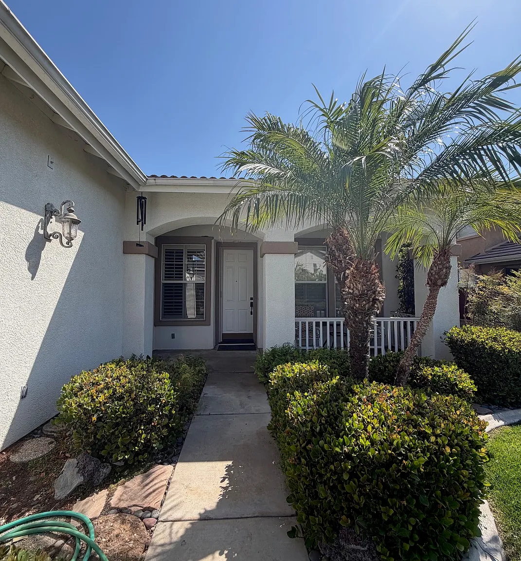 4 bed, 2284 sqft, $3,400 — Photo 3