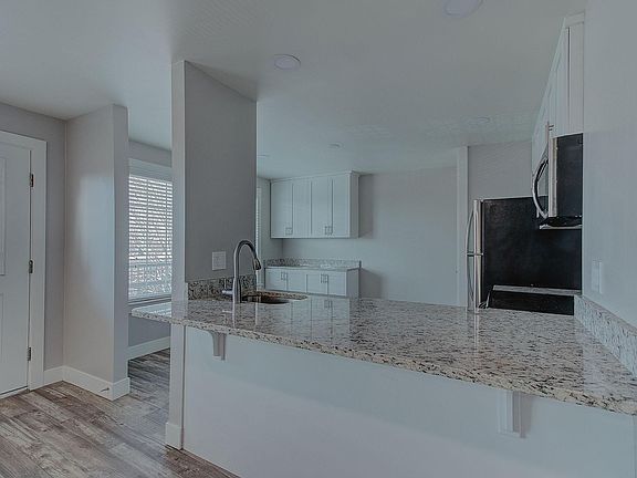 5th image of 863 E 200 S APT 8