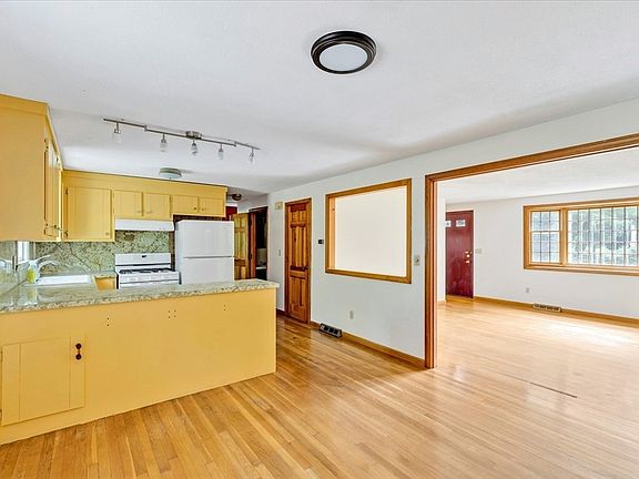 5th image of 804 Putnam Ave