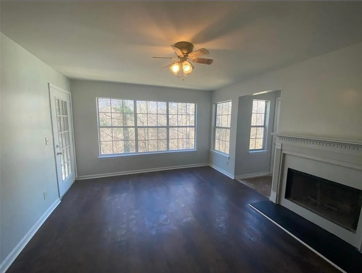 2 bed, 1064 sqft, $1,395 — Photo 2